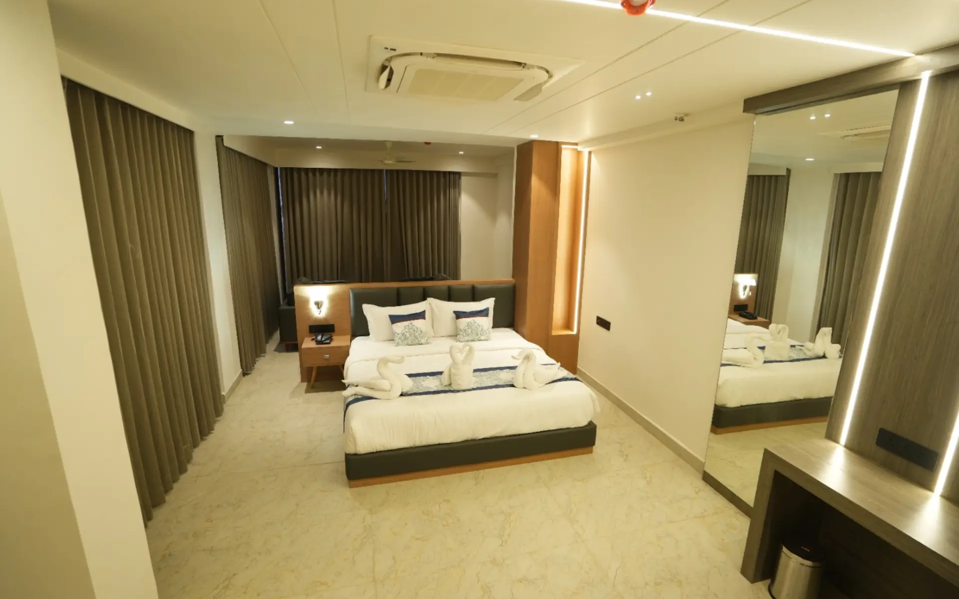 Royal Suite With Bath Tub